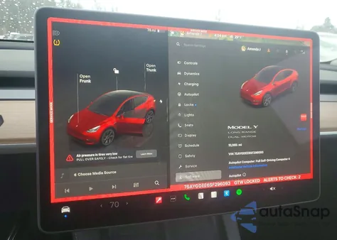 2025 Tesla Model Y z USA, uszkodzony, nr VIN 7SAYGDEE6SF296093